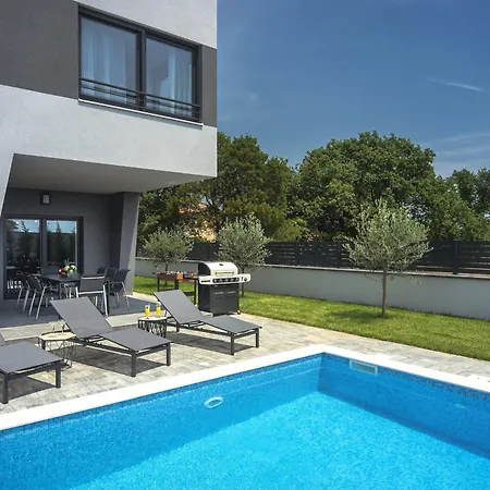 Tika In Pula For Families With Kids Playground Villa *